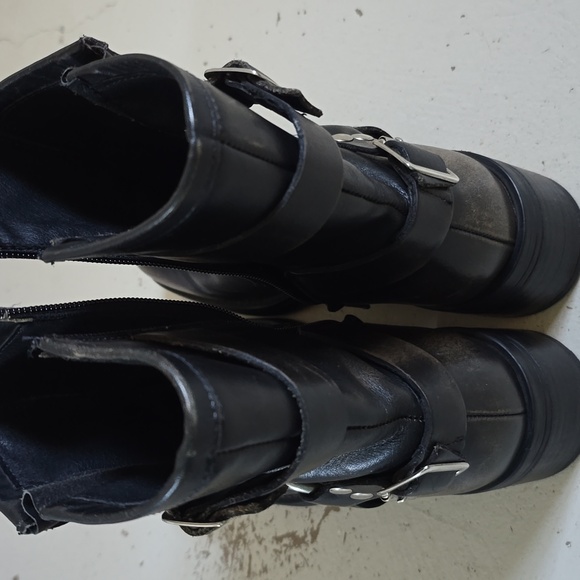 Steve Madden Black Distressed Brixton Engineer Moto Boot Size 8 - Picture 8 of 8